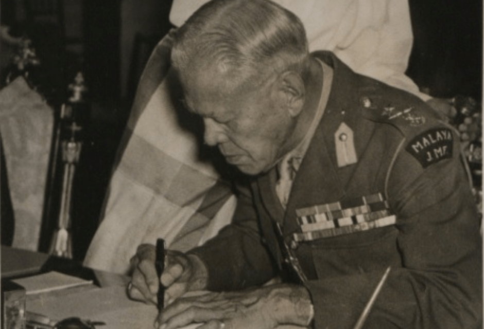 The Sultan Ibrahim of Johore signs the Federation of Malaya and Johore State Agreements, 1948.