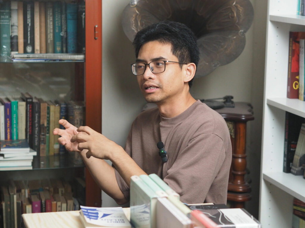 "...prejudis ini kalau kita tak periksa dengan teliti, ia akan menjadi penghalang [...] kepada progress." — Hazman Baharom